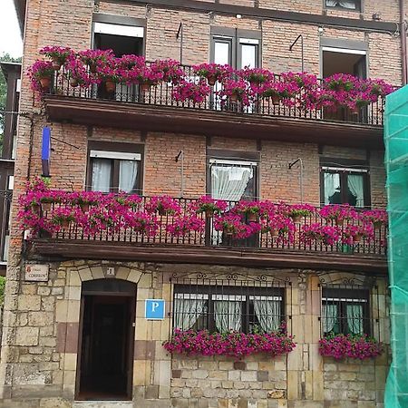 Pension Rosa Cabezón de la Sal Екстериор снимка