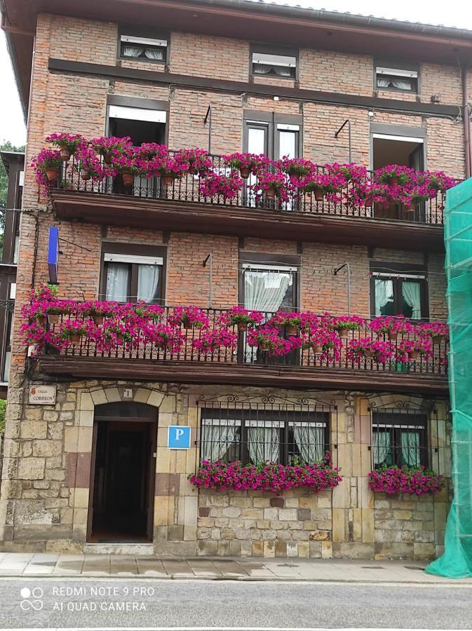 Pension Rosa Cabezón de la Sal Екстериор снимка